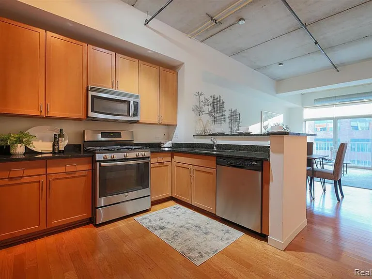 3670 Woodward Ave #404 — Photo 4