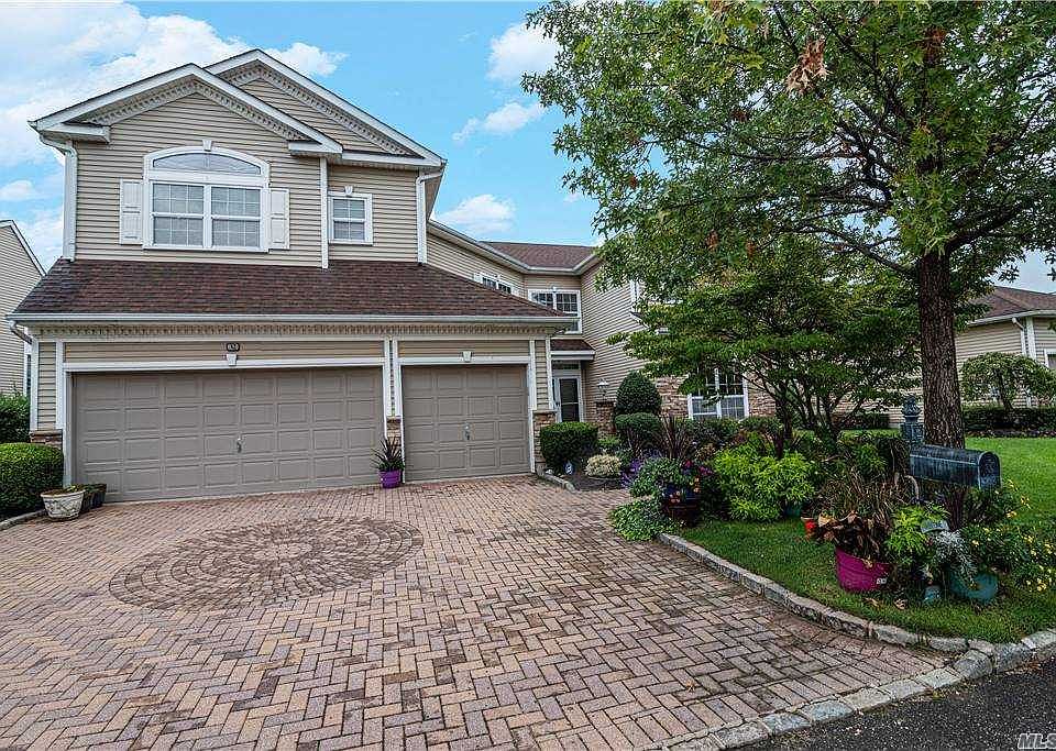 1st image of 32 Hamlet Dr