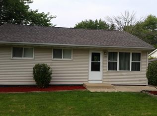 2203 Cherry Ln, Pekin, IL 61554