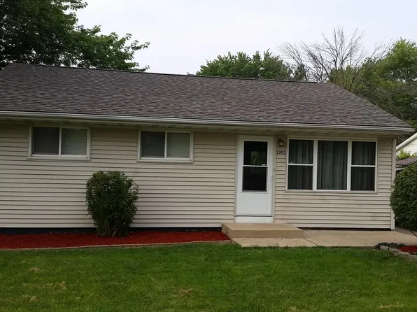 2203 Cherry Ln, Pekin, IL 61554