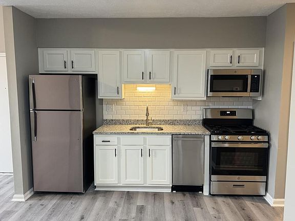 2nd image of 110 E Kentucky St APT 2
