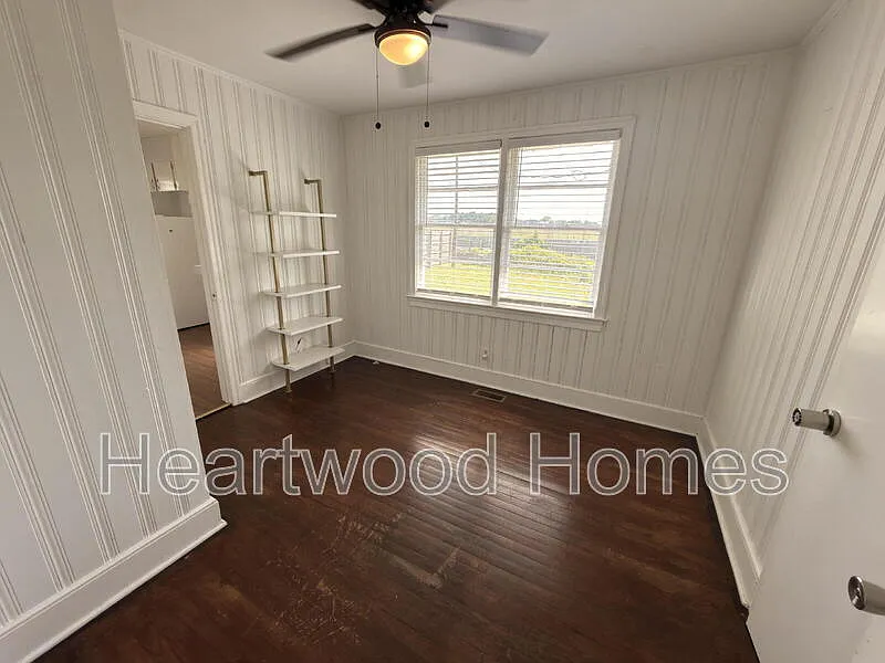 3 bed, 1.0 bath, 1000 sqft, $1,295 — Photo 3