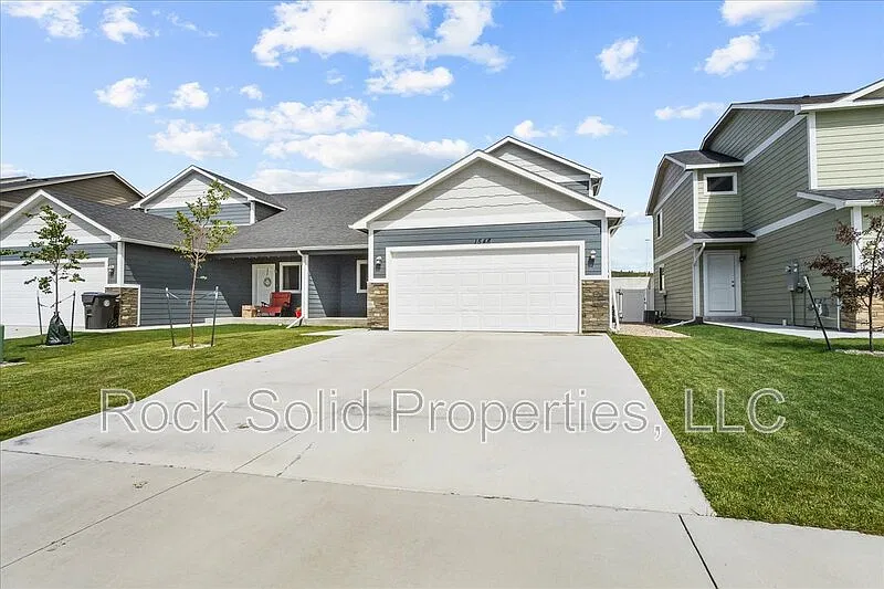 3 bed, 2.5 bath, 1703 sqft, $2,395 — Photo 4