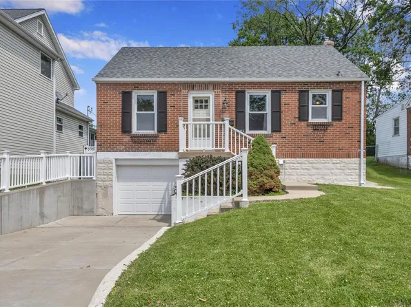 2424 Remington Ln, Saint Louis, MO 63144