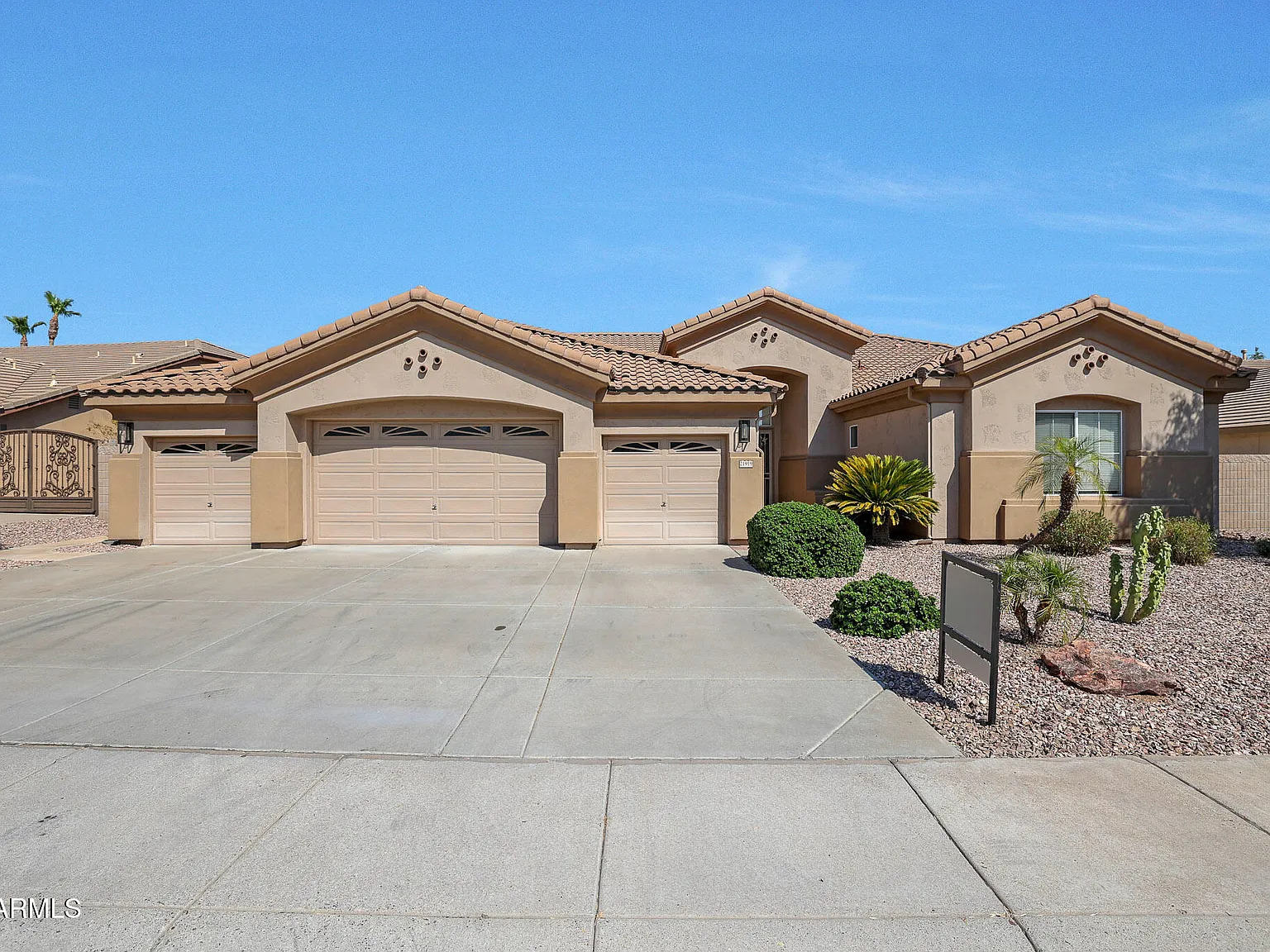 4 bed, 2.5 bath, 2946 sqft, $2,995 — Photo 1
