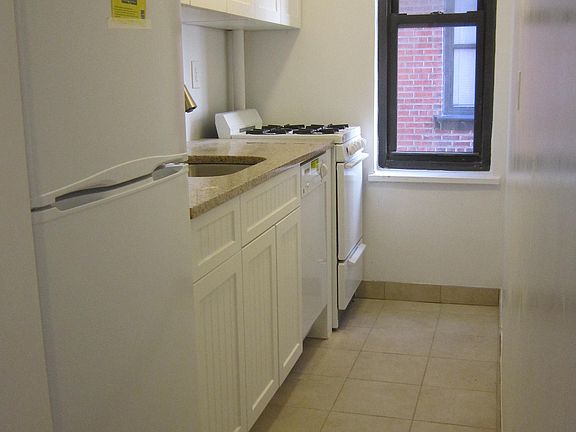 3rd image of 208-214 E 28th St #2J