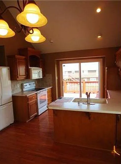 931 Wyndham Dr — Photo 5