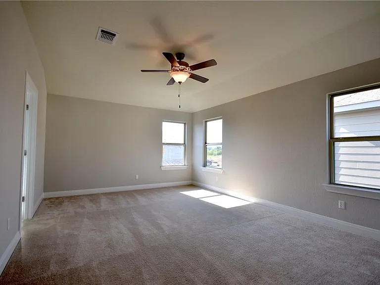 15911 Cessida St — Photo 12