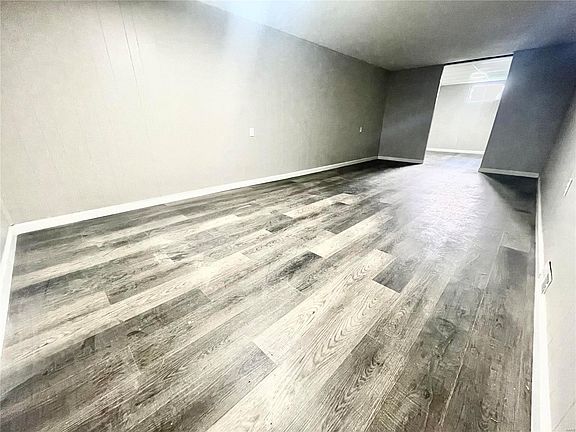 4th image of 195 Calbreath Ct