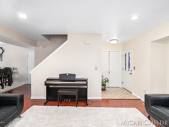 5th image of 7099 Cornerstone Dr SE