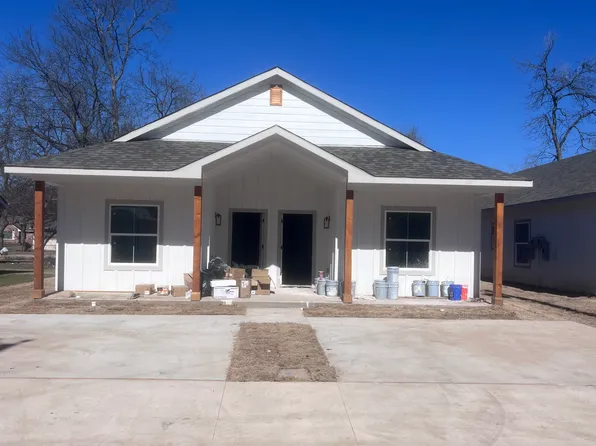 915 E 10th St #2, Bonham, TX 75418