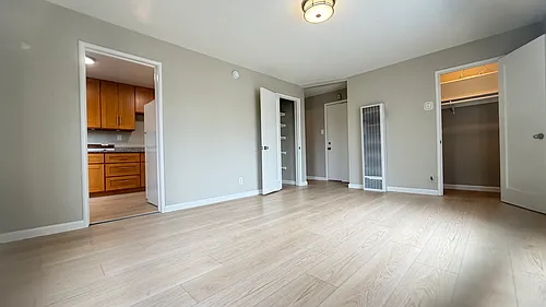 1907 E 30th St #202 Photo 1