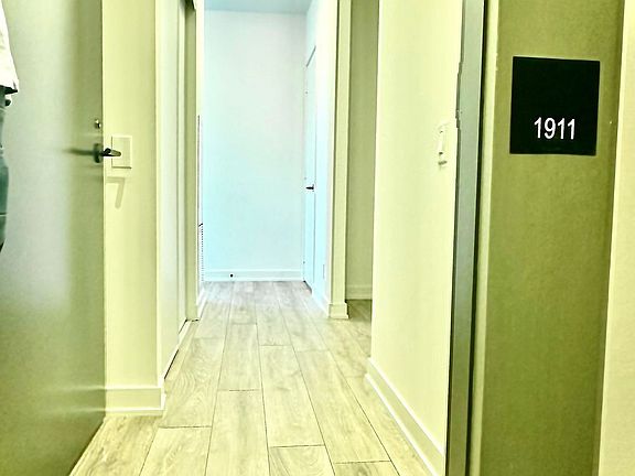 4th image of 108 Peter St #1911