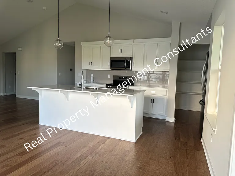 1628 SW Buckthorn St — Photo 6