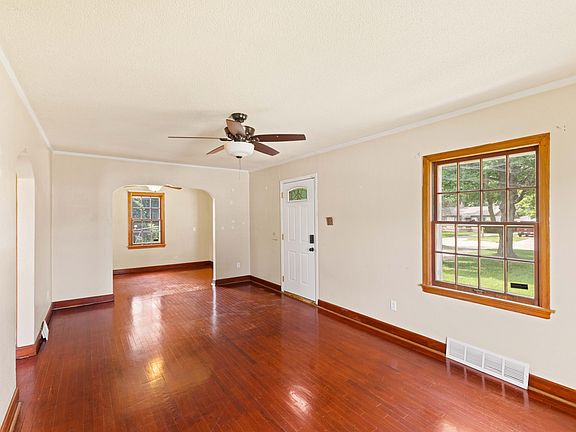 5th image of 1608 Southlawn Dr