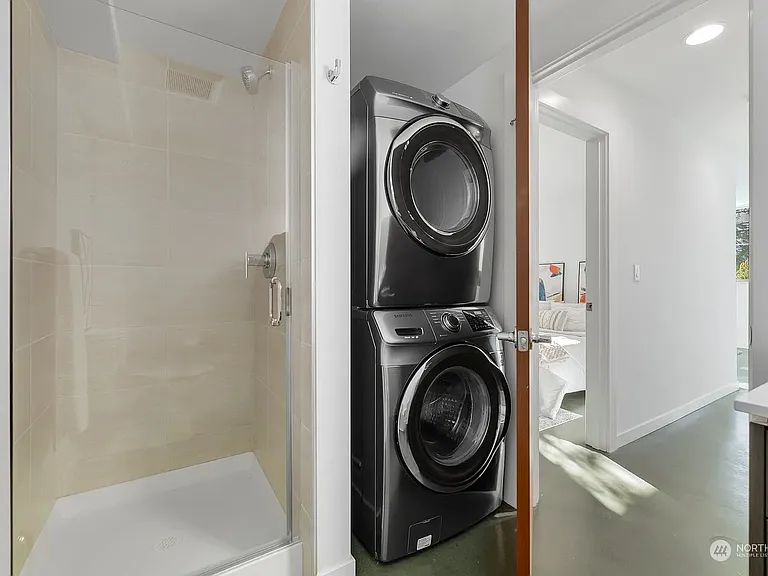 Private bathroom next to rental room (shared laundry)