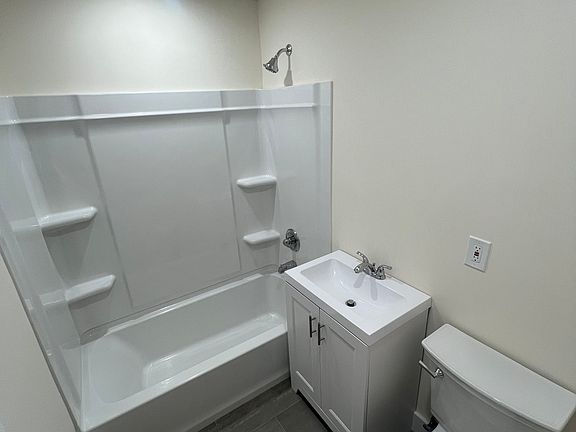 4th image of 2A Somerset Ave #5