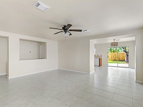 4th image of 10423 Briar Patch St