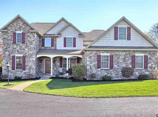 104 Willow Lake Dr, Carlisle, PA 17015