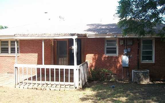 2nd image of 1429 N Harvard Ave