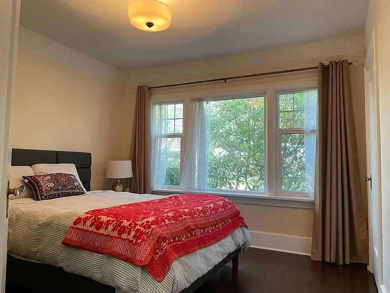 354 Moss St — Photo 4