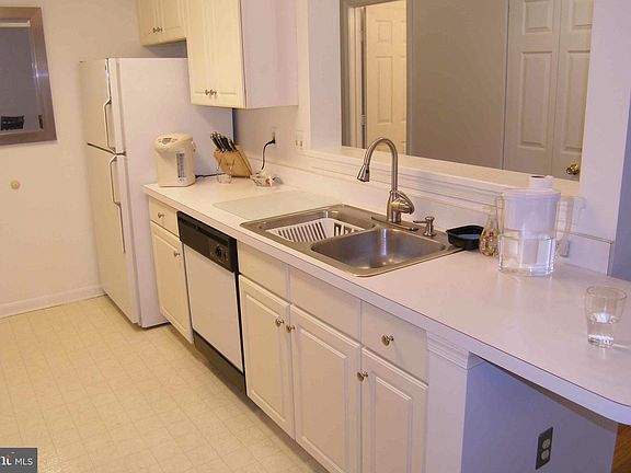 3rd image of 10021 Vanderbilt Cir #715