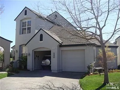 18 Raffles Ct photo 1