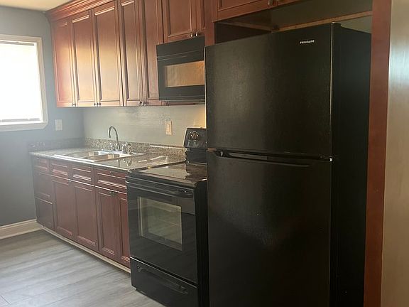 5th image of 4402 Francis Dr