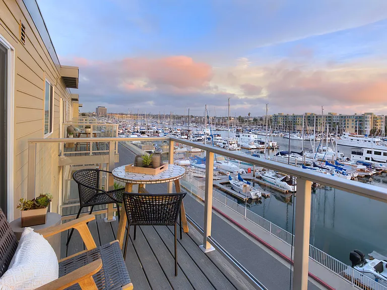 Wayfarer Apartments + Marina — Photo 35