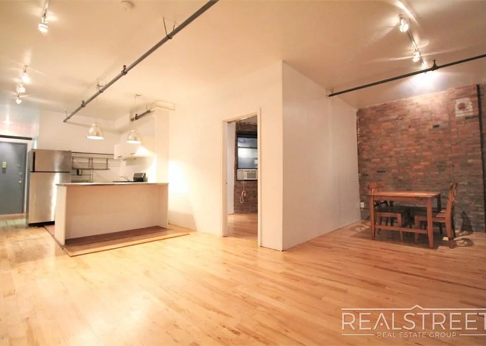 3 bed · 1 bath in Williamsburg, Brooklyn