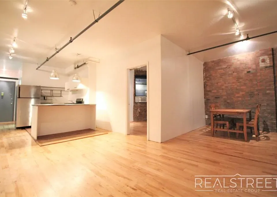 337 Kent Ave #2D