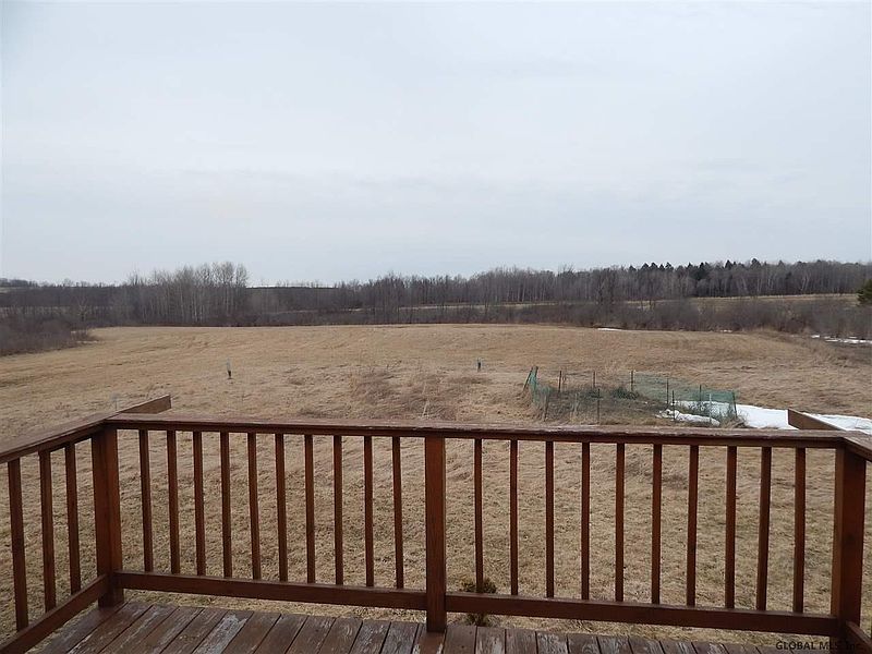 3rd image of 121 W LYKERS Road