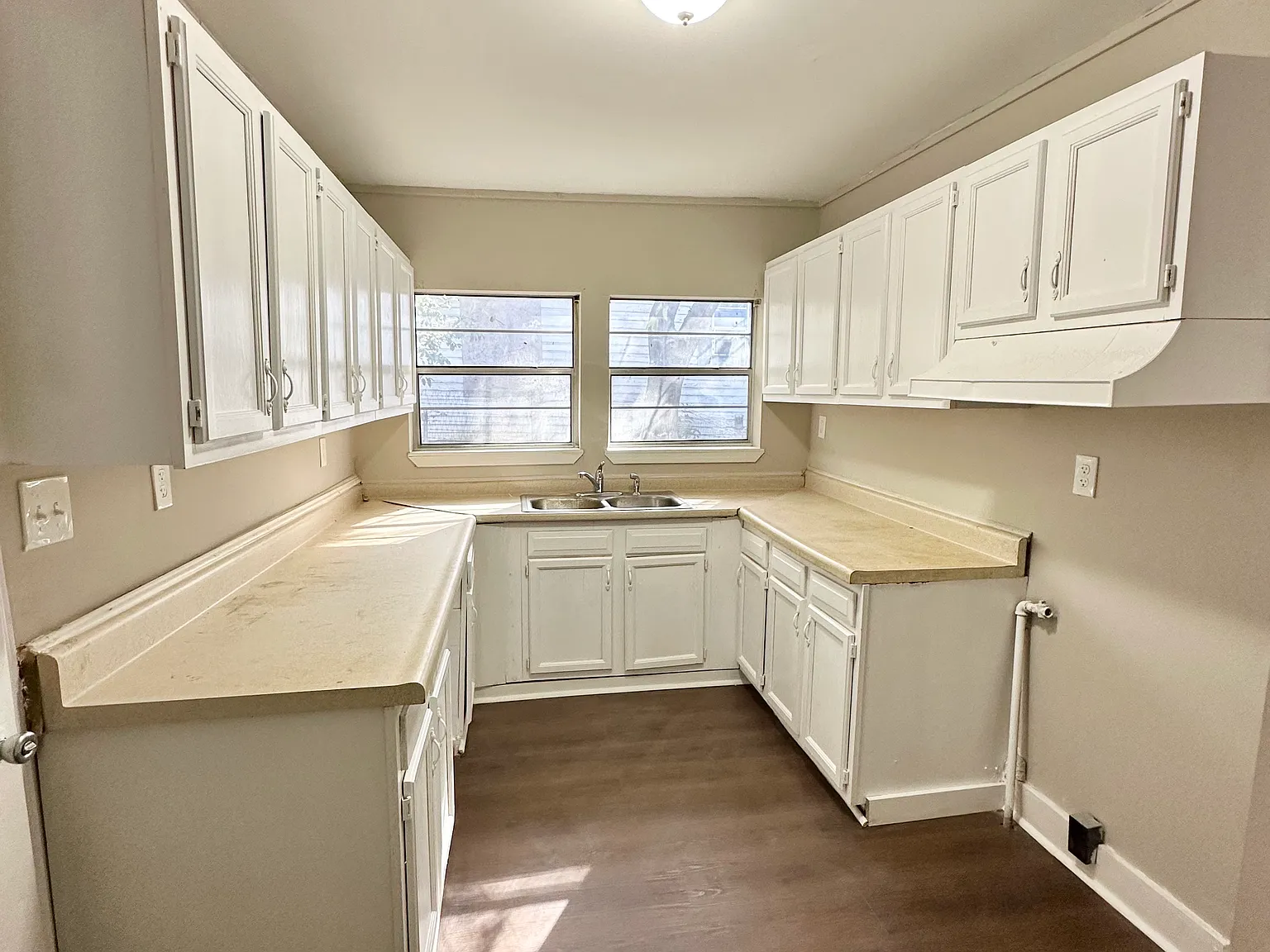 3 bed, 879 sqft, $900 — Photo 3