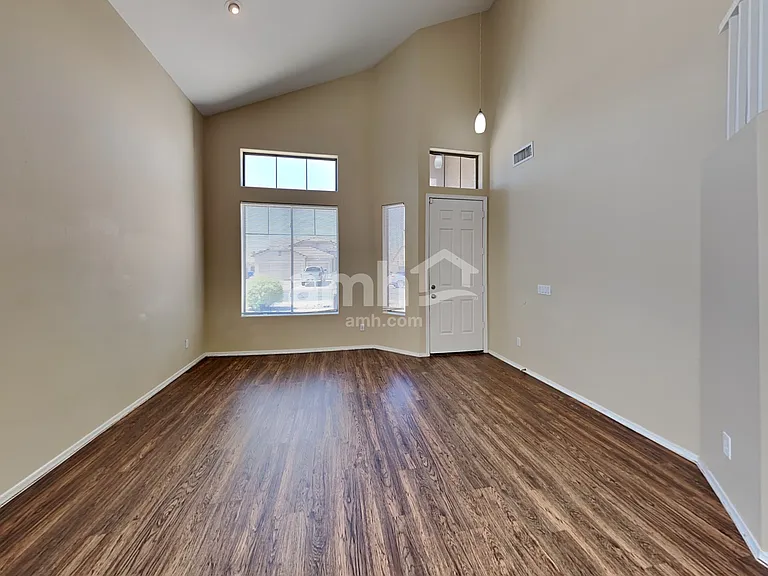 10859 W Locust Ln — Photo 9