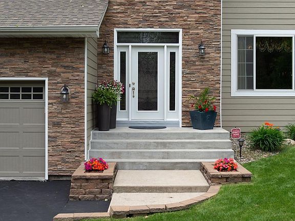 5th image of 11 Saratoga Ln N