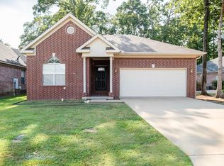 11 Garden Oaks Dr, Maumelle, AR 72113