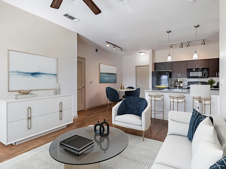 La Mariposa Apartments — Photo 20