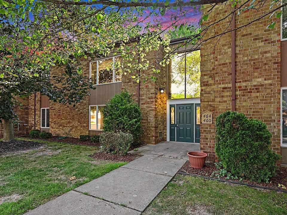1st image of 466 Barkwood Ct NW