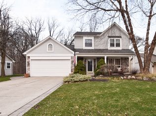 968 Oak Creek Dr, South Lyon, MI
