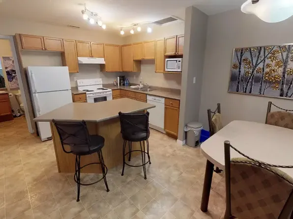 122 Brewster Dr #201, Hinton, AB T7V 1B4