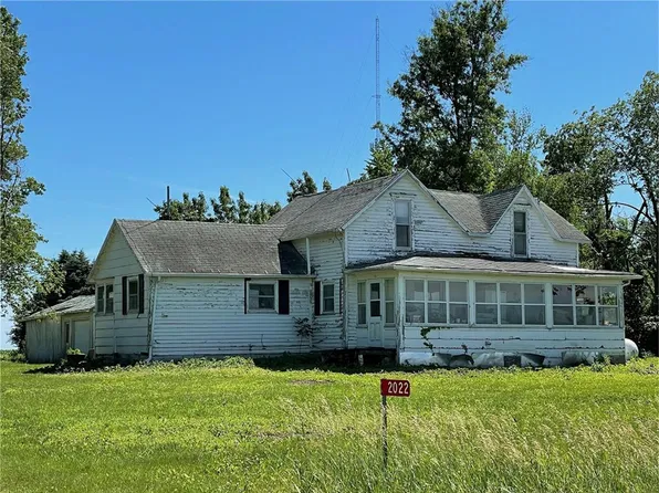 2022 68th St, Van Horne, IA 52346