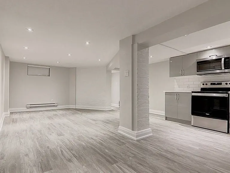 454 Markham St #LOWER — Photo 4