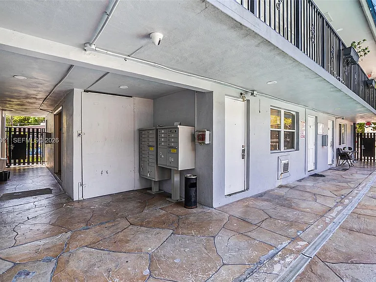 37 SW 14th St #10 — Photo 18