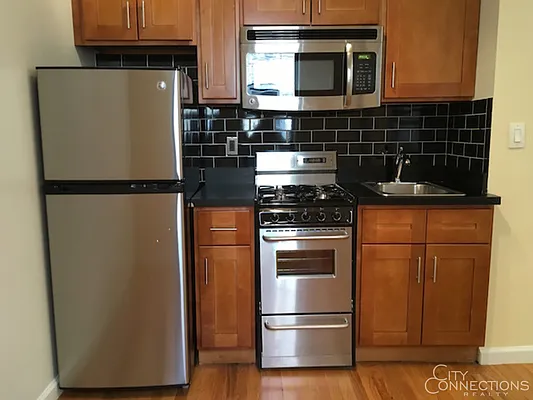 Rented by City Connections Realty | media 5