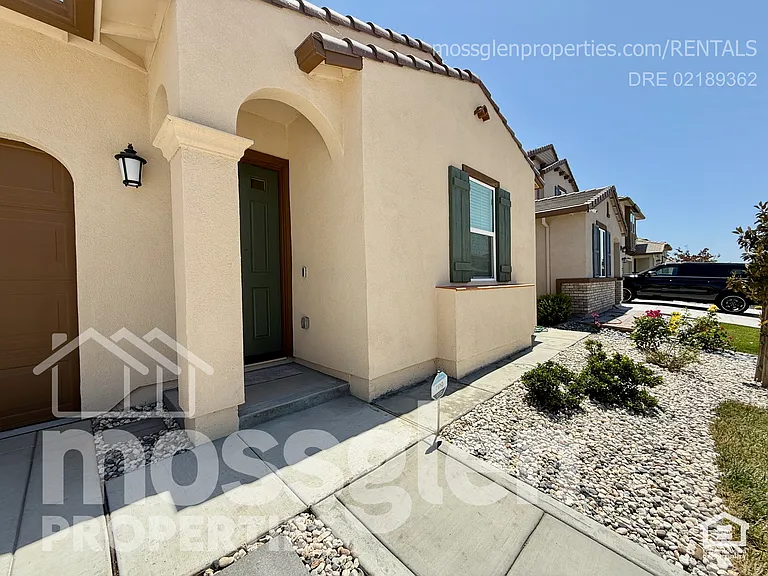 5666 Sailrock St — Photo 4