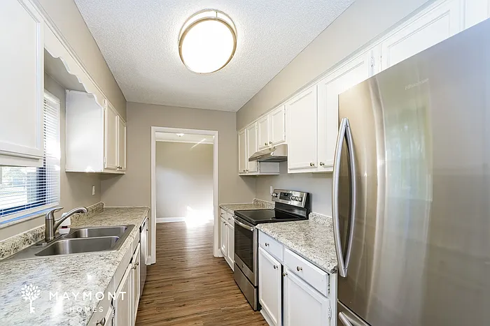 2302 Maple Hill Dr — Photo 5