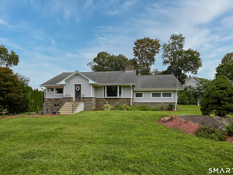 1374 Huntington Tpke — Photo 1