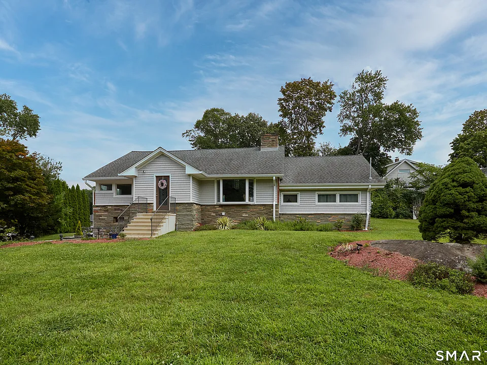 1374 Huntington Tpke