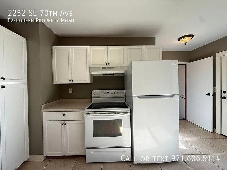 2252 SE 70th Ave — Photo 9