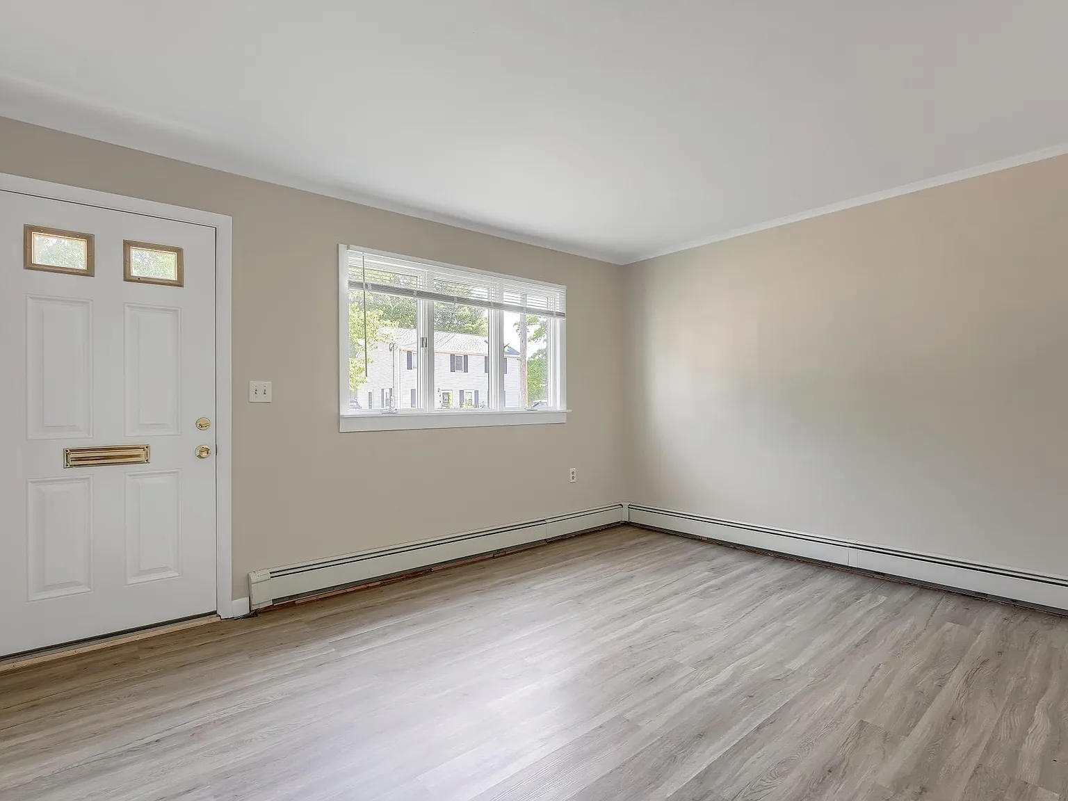 3 bed, 1059 sqft, $3,200 — Photo 2